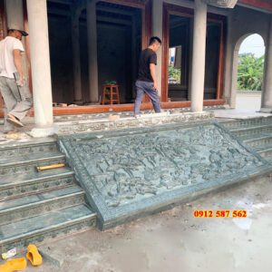 Mẫu chiếu đá xanh rêu đẹp, đồ thờ tâm linh chế tác từ đá tự nhiên nguyên khối.