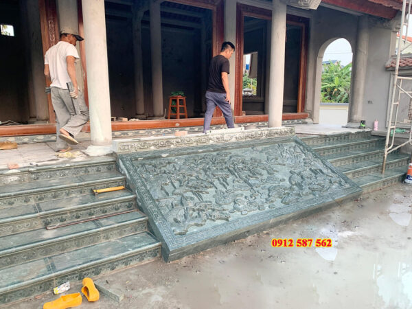 Mẫu chiếu đá xanh rêu đẹp, đồ thờ tâm linh chế tác từ đá tự nhiên nguyên khối.