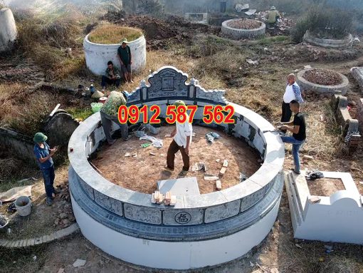 So sánh giá mộ đá tròn theo chất liệu – Nên chọn đá xanh, đá trắng hay granite?