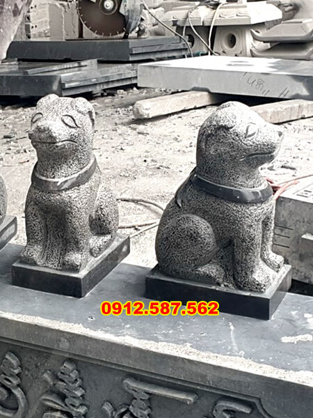 Tượng chó đá tự nhiên