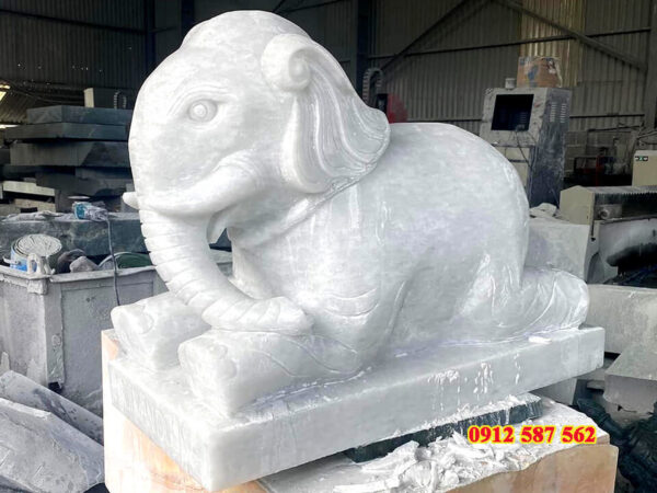 Mẫu tượng voi đá trắng, linh vật đá phong thủy, chế tác tinh xảo từ đá tự nhiên.