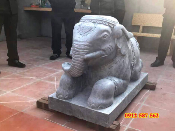 Mẫu tượng voi đá đẹp, chế tác từ đá xanh tự nhiên, mang ý nghĩa phong thủy.